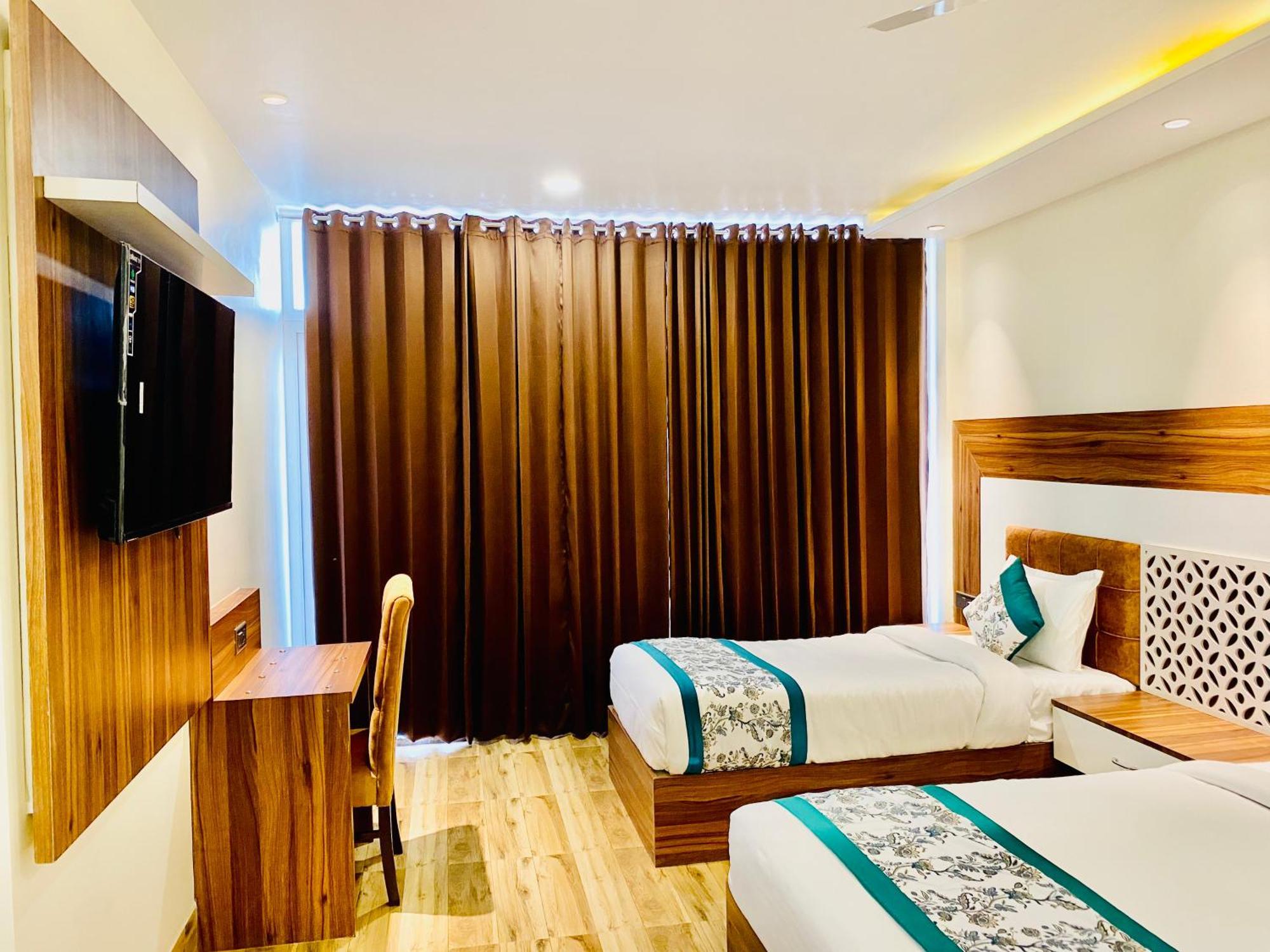 Hotel White House Walking Distance From Golden Temple- With Parking Amritsar Exterior photo